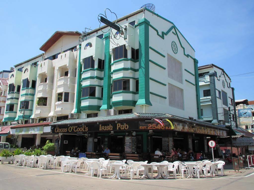 Angus O'Tool's Irish Pub Pensión Karon Exterior foto